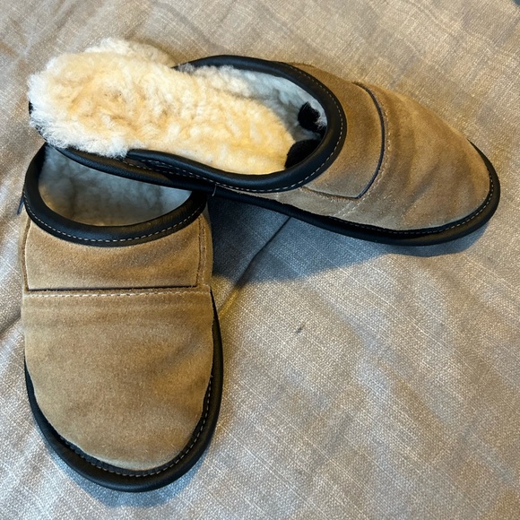 GARNEAU Slippers - Picture 2 of 4